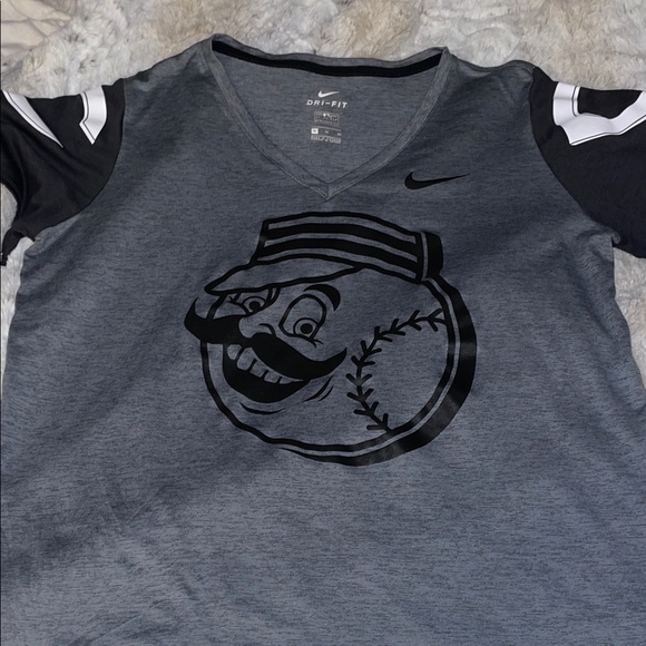 Cincinnati Reds dri fit T-shirt - Picture 1 of 7